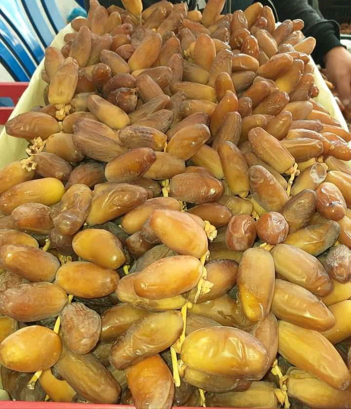 2 LBs. Deglet Noor Dates from Algeria 100% Natural, Nutritional Properties, Sun-Dried Fruit, Translucent Color and Elegant Shape